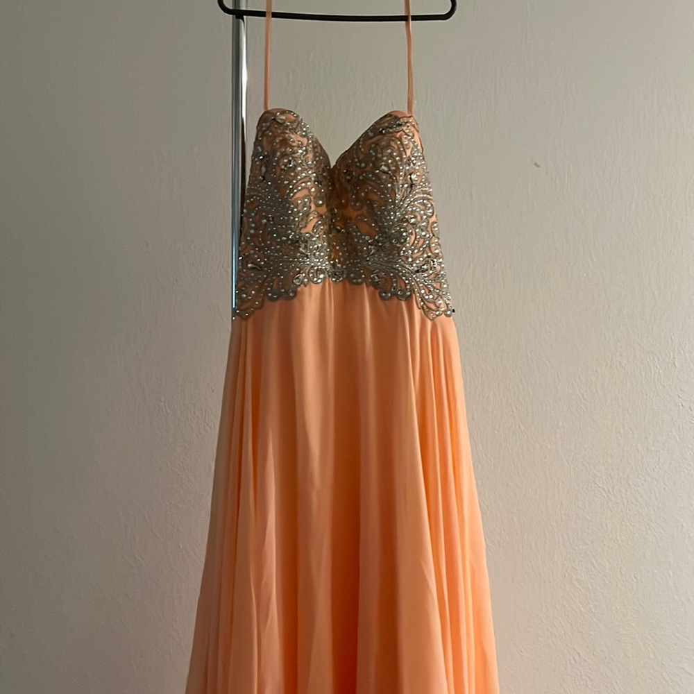 NEW sleeveless prom dress